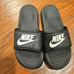 Nike Black Slide Sandals Size 6